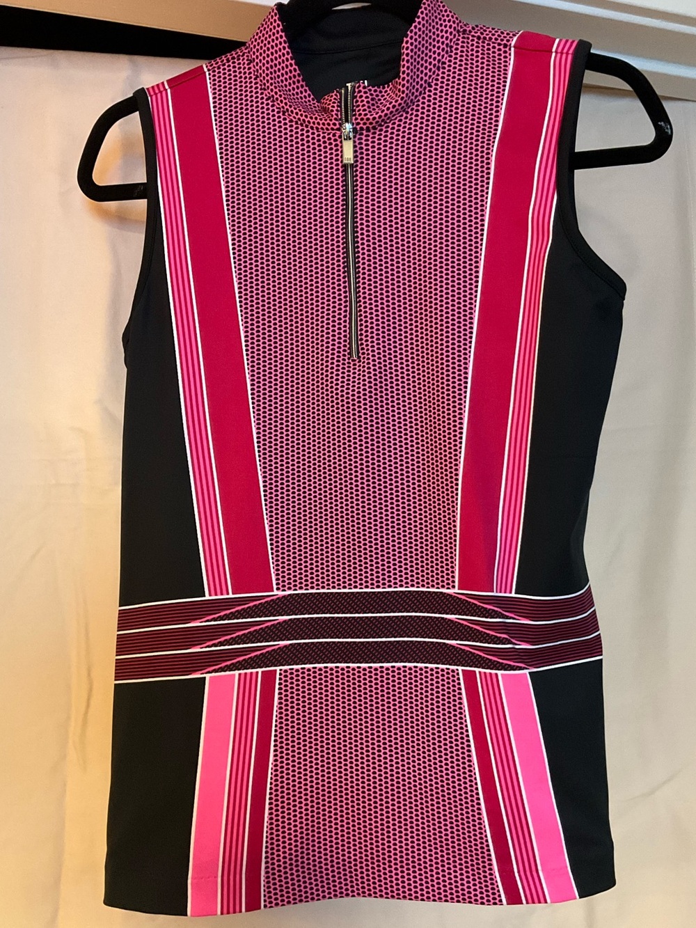 Tail Sleeveless Pink & Black Sport blouse with Front Zip